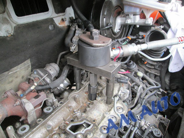 Injector
                  removal from Renault Trafic / Opel Vivaro with 2.0
                  engine